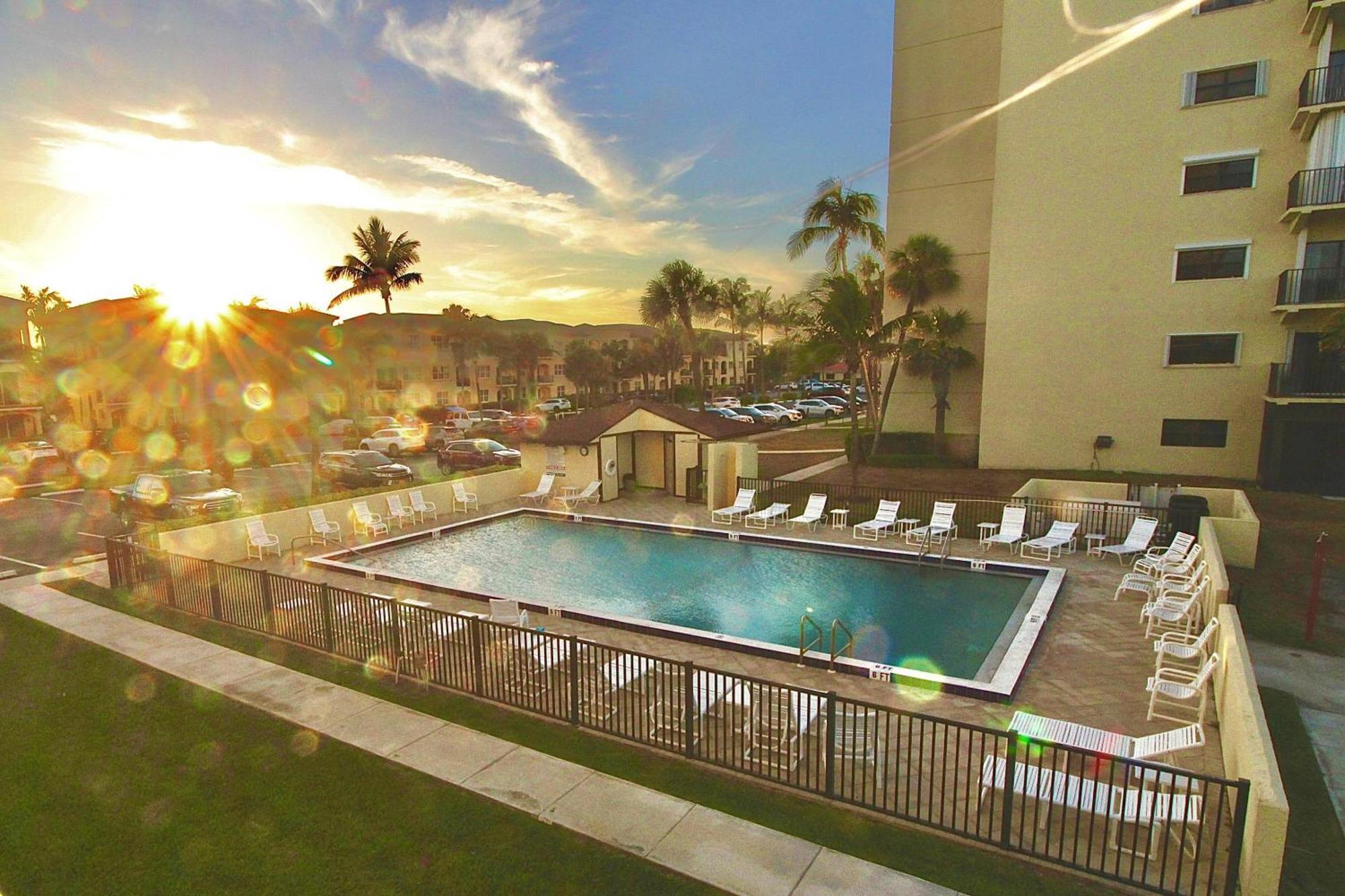 Ocean Breeze Condo Jensen Beach Eksteriør billede
